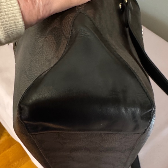 Coach City ZipTote -  Black and Brown Signature Canvas with gold hardware EUC - Picture 8 of 13